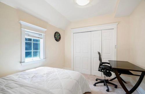 Capitol Hill Villa | Emerald water vila in capital hill
