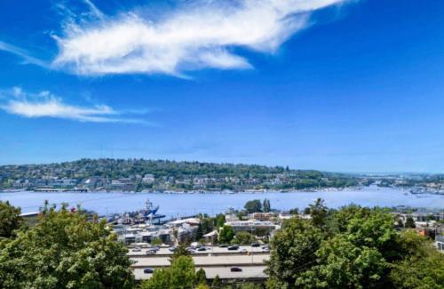 Capitol Hill Villa | Emerald water vila in capital hill