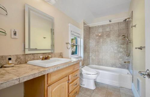 Capitol Hill Villa | Emerald water vila in capital hill