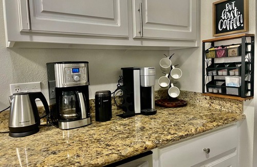 Gulf Breeze Casa | Emerald Waves Hideaway - Free Heated Pool & Games Room-8 mins to Pensacola Beach