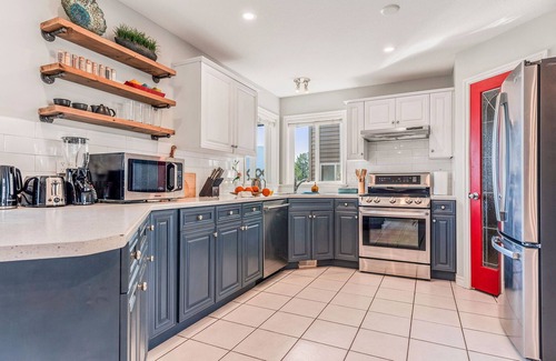 Cultus Lake Casa | ❤️️180° Grand Horizon - Firepit | BBQ | AmazingView | 1G Fast WiFi |Pet-Friendly