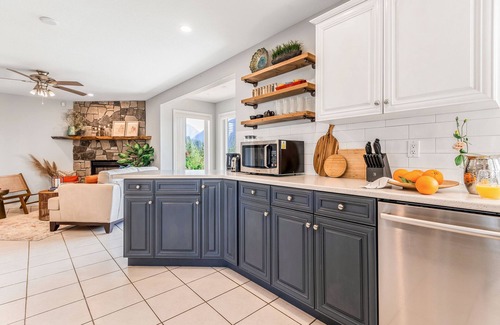 Cultus Lake Casa | ❤️️180° Grand Horizon - Firepit | BBQ | AmazingView | 1G Fast WiFi |Pet-Friendly