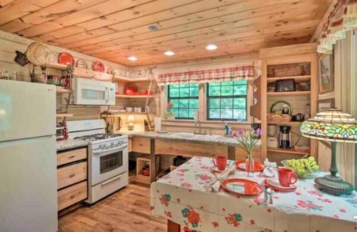 Chatsworth Cabina | Emerson's Cabin at Dennis Mill