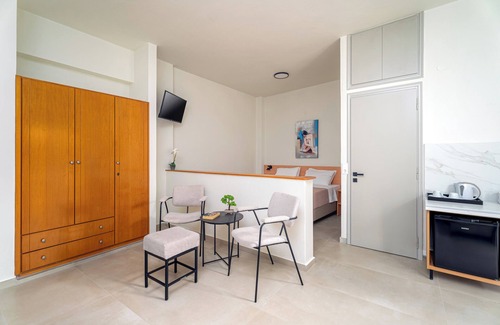Malevizi Casa | Emi Seaside