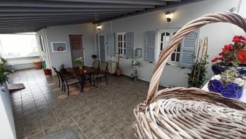 Ano Siros Apartamento | Emilia's Guest House
