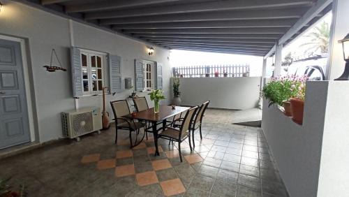 Ano Siros Apartamento | Emilia's Guest House