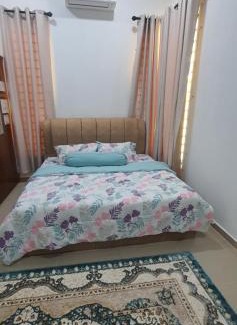 Wakaf Bharu Casa | EMILY Homestay
