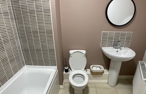 Cathedral Quarter Apartamento | Apartamento-Confortable-Baño con bañera-Emily Lane