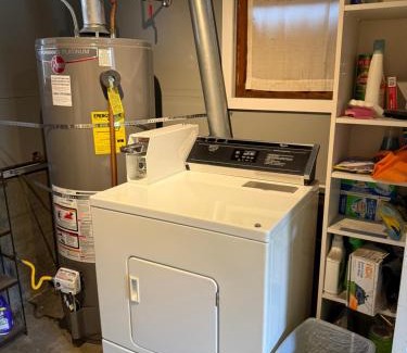 Snohomish Apartamento | Emily's Escape AC Smart TV and Covered Parking