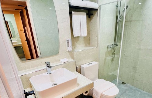 Nana Hotel | Emiri Hotel - Nana Bangkok