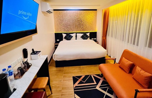 Nana Hotel | Emiri Hotel - Nana Bangkok