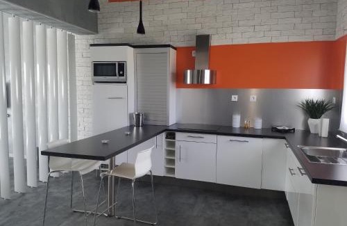 Chasseneuil-du-Poitou Casa | EMLAVIE - Maison familiale et Loft SPA - à 3km Futuroscope