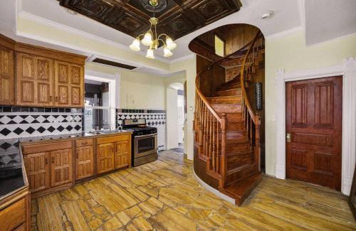 Randolph Casa | Emmas Timeless Treasure Historic Home