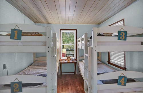 Huntingdon Cabina | Emmazing Grace - Aunt Susie's Raystown Lake