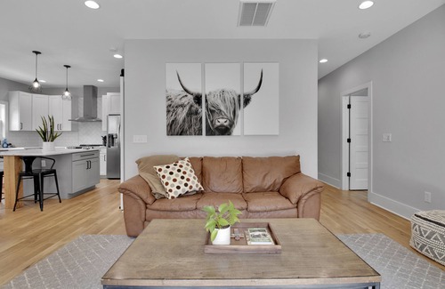 Greenville - Spartanburg Casa | Emmy’s House - Modern Farm House near Paris Mtn