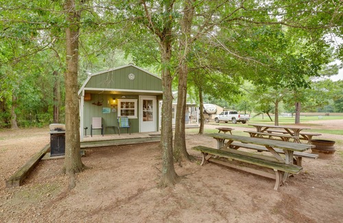 Emory Apartamento | Emory Studio Cabin w/ Lake Fork Boat Access!