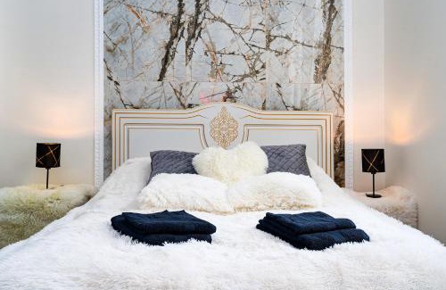 Nove Mesto Apartamento | Emperors Elegance Suite