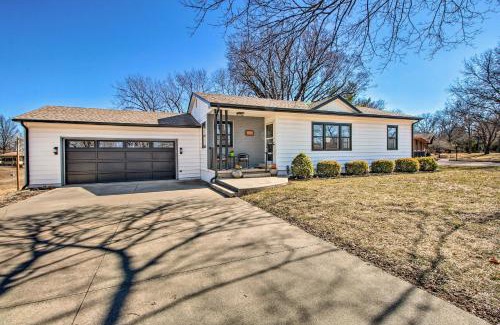 Emporia Casa | Emporia Family Home Near Downtown Game Room!