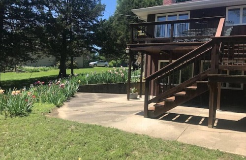 Emporia Casa | Emporia Lakehouse - gravel bike, disc golf, ah-quiet