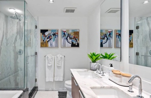 Downtown Victoria Condominio | Empress Shores - your stylish home away from home in downtown Victoria!