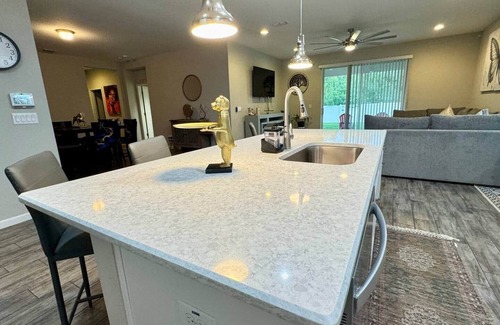 Balm Casa | Empress Super Nova Near Beaches