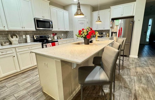Balm Casa | Empress Super Nova Near Beaches