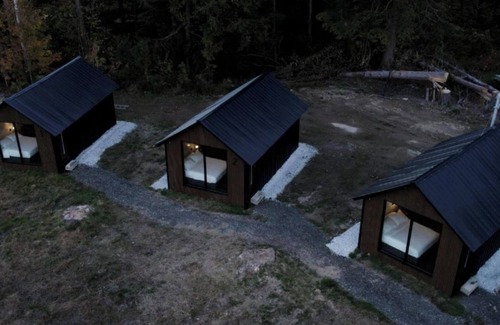 Brandon Cabina | Emrose Luxury Cabins 3