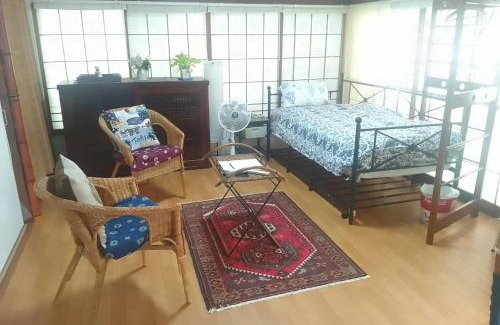 Katase Cama Y Desayuno | EMS Enoshima クラシックゲストハウス 寝室は個室 犬OK