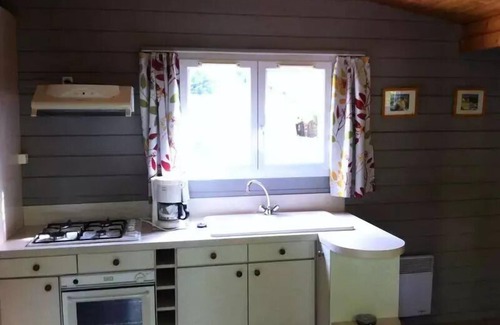 Biscarrosse Chalet De Esquí | En Chon Les Pins - Camping-Caravaning *** - Chalet wood 30m2 2 bedrooms n° 63 SATURDAY / SATURDAY 4 to 5 people - 4 pers. included in the tariff