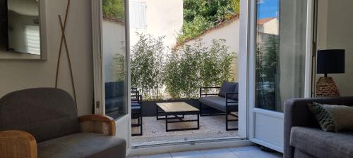 Surgeres Apartamento | En hypercentre, appart avec terrasse entièrement rénové - Netflix - Amazon Prime - Le Nature Zen