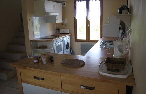 Labastide-d'Anjou Cabaña | En Rouger Gite Le Lavande 2 habitaciones (aire acondicionado, piscina climatizada, sauna ...)