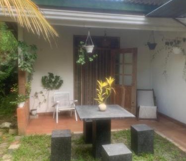 Udunuwara Casa | En route Ambuluwawa