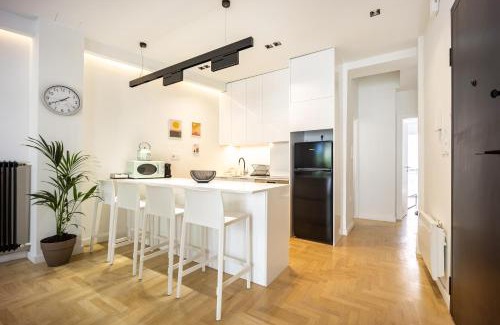 Pangrati Apartamento | EN Suite 2 Bath Kallimarmaro
