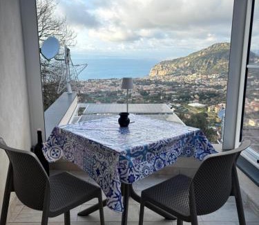 Piano di Sorrento Cama Y Desayuno | En Suite Bedroom Blue Moon