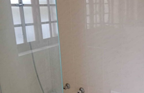 Greater Johannesburg Metropolitan Area Cabina | En-suite family size room with pool view.