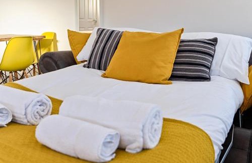 St. Thomas Apartamento | En-suite, Parking, Fully Equipped Kitchen!
