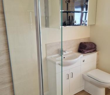 Sherborne St. John Apartamento | En-suite room with Juliet balcony in a house