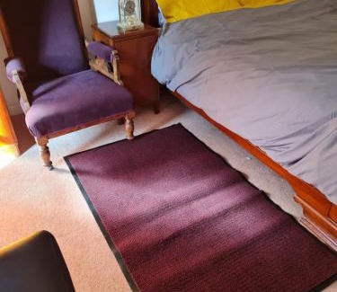 Sherborne St. John Apartamento | En-suite room with Juliet balcony in a house