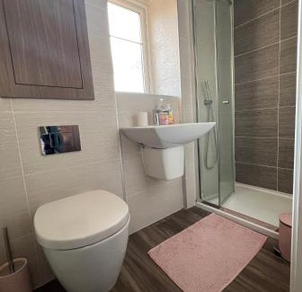 Sheffield Casa | En-suite Room with Super King Size Bed - Free Wifi - Free Parking