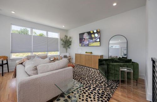 Nashville Casa | En-Vogue Vacay - Rooftop Deck- Minutes to Broadway