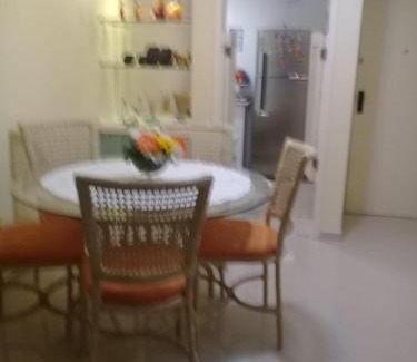 Jardim Vitoria Apartamento | Encantador a 2 quadras da Enseada, com varanda e garagem