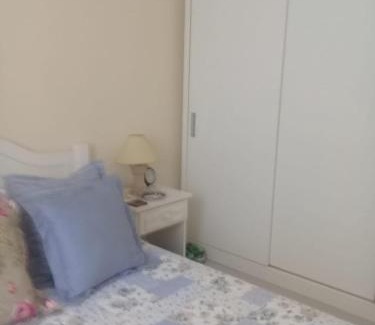 Jardim Vitoria Apartamento | Encantador a 2 quadras da Enseada, com varanda e garagem