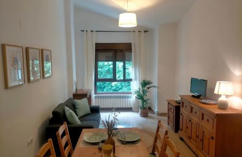 Pinos Genil Apartamento | Encantador Apartamento cerca de Sierra Nevada y la Alhambra