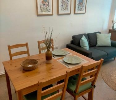 Pinos Genil Apartamento | Encantador Apartamento cerca de Sierra Nevada y la Alhambra