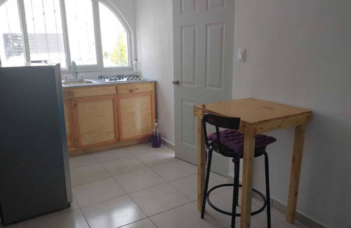 Saltillo Apartamento | Encantador Minidepa, wifi, cocina, baño completo, parking, nuevo!!