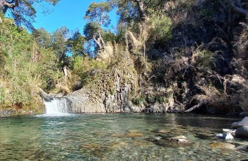 Bajos de Lircay Chalet De Esquí | "Encanto de Vilches", cabaña en la precordillera con hot tub privado