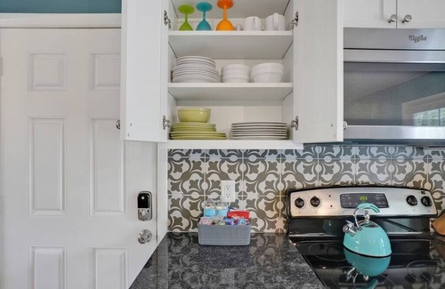 Wilmington Casa | Enchanted Blues ~ Near UNCW, 2 Miles to Beach, Bikes
