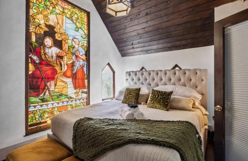 Cleveland Casa | Enchanted Castle - Your Royal Getaway Awaits