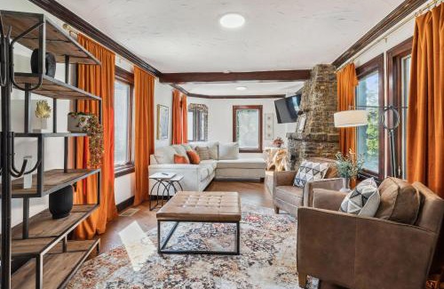 Cleveland Casa | Enchanted Castle - Your Royal Getaway Awaits