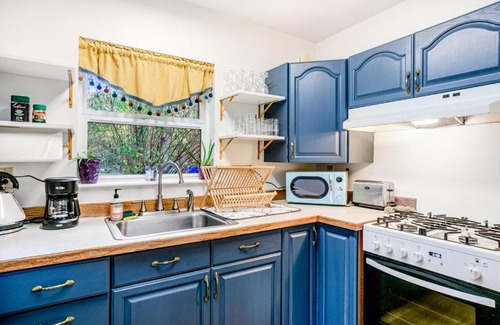 Vashon Island Casa | Enchanted Cottage